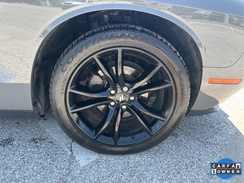 Used 2018 Dodge Challenger SXT w/ Blacktop Package image 3
