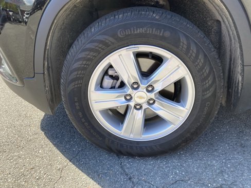 Used 2022 Chevrolet Trax LS w/ Tint and Cruise Package image 24