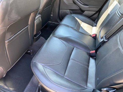Used 2016 Ford Focus Titanium image 9