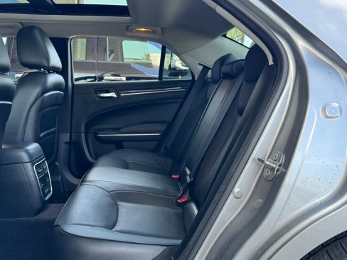 Used 2018 Chrysler 300 Limited w/ Safetytec Plus Group image 26