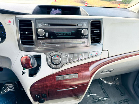 Used 2011 Toyota Sienna Limited image 32