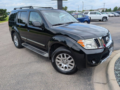 Used 2009 Nissan Pathfinder LE image 3