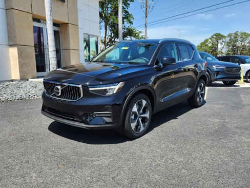 New 2025 Volvo XC40 B5 Core w/ Protection Package image 3
