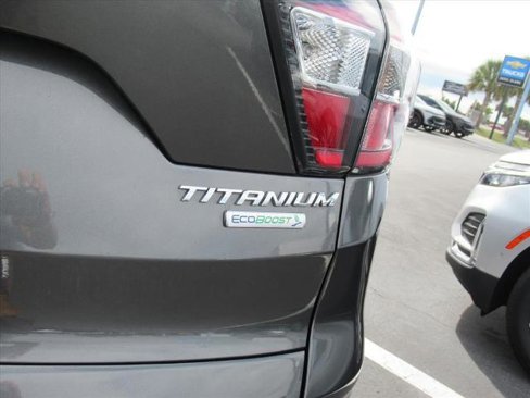 Used 2017 Ford Escape Titanium image 9