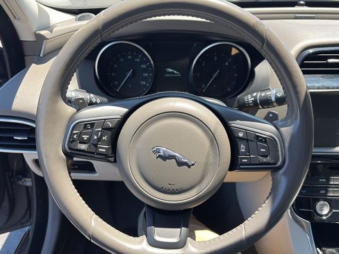 Used 2017 Jaguar XE Prestige image 14
