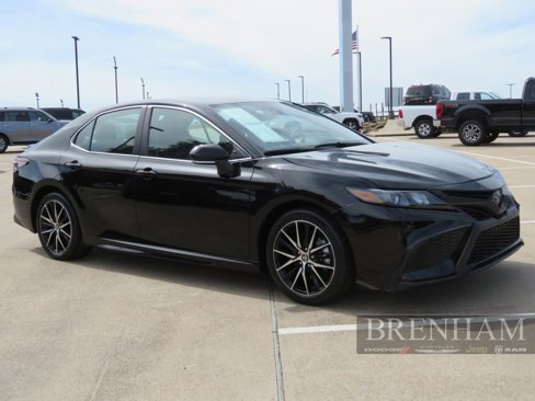 Used 2024 Toyota Camry SE image 8