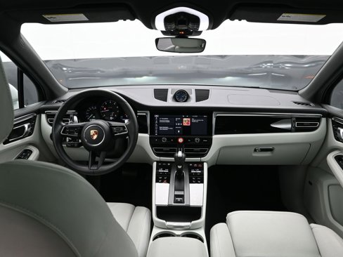 Used 2025 Porsche Macan image 20