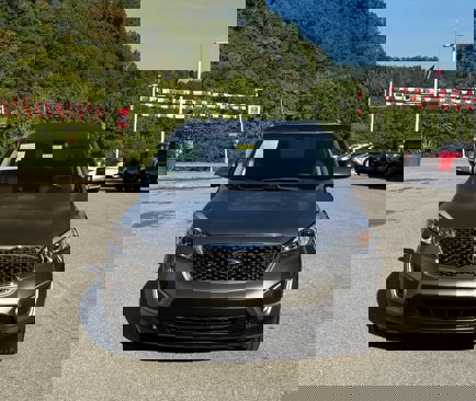Used 2017 Kia Sorento LX image 4