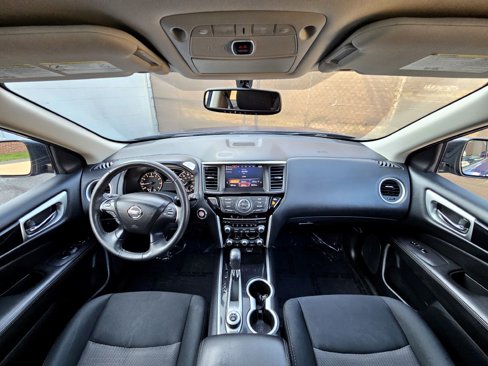 Used 2018 Nissan Pathfinder SV image 13