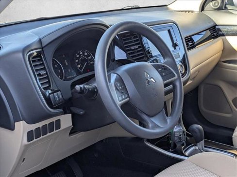 Used 2019 Mitsubishi Outlander ES image 9