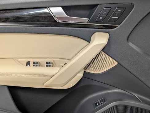Used 2018 Audi Q5 Prestige w/ Prestige Package image 13