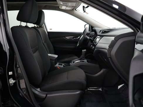 Used 2020 Nissan Rogue SV image 11