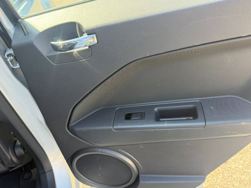 Used 2009 Dodge Caliber SXT image 17