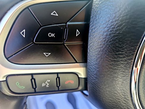 Used 2018 Jeep Compass Latitude w/ Cold Weather Group image 22