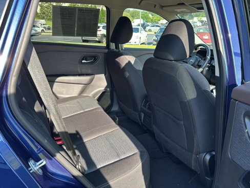 Used 2023 Nissan Rogue SV image 11