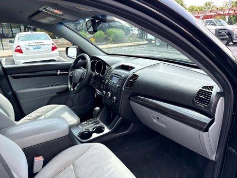 Used 2011 Kia Sorento LX w/ Convenience Pkg image 25