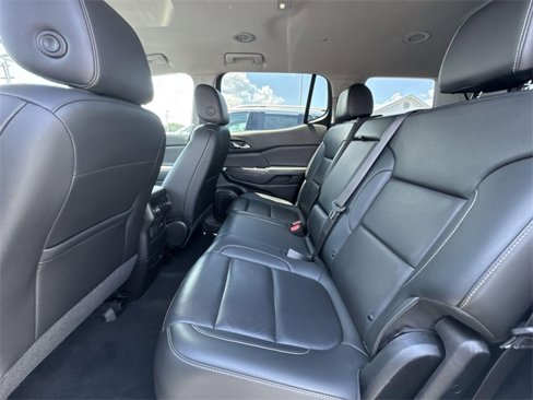 Used 2023 GMC Acadia SLT image 9