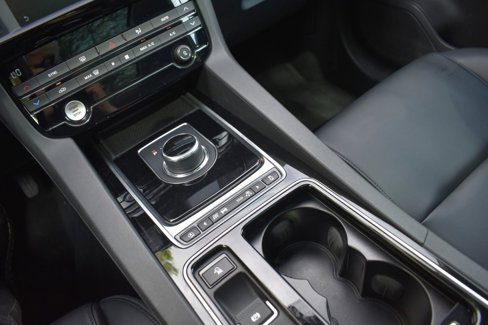 Used 2018 Jaguar F-PACE Premium image 24