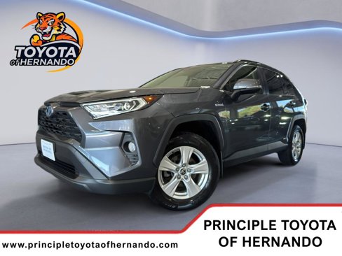 Used 2021 Toyota RAV4 XLE image 1
