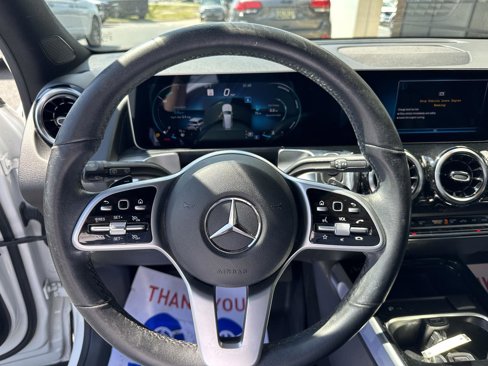 Used 2021 Mercedes-Benz GLB 250 4MATIC image 13