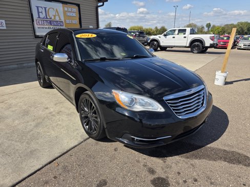 Used 2011 Chrysler 200 Limited image 3