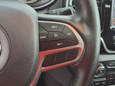 Used 2019 Jeep Cherokee Limited image 19