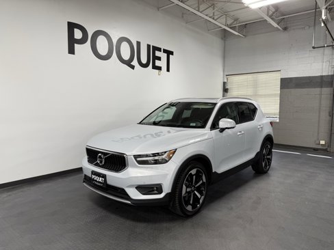 Used 2020 Volvo XC40 T5 Momentum w/ Premium Package image 2