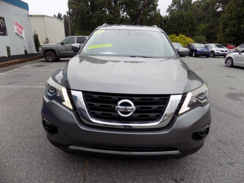 Used 2017 Nissan Pathfinder SV image 4