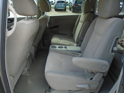 Used 2012 Nissan Quest S image 10