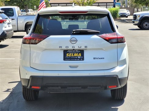 Used 2024 Nissan Rogue SV image 6