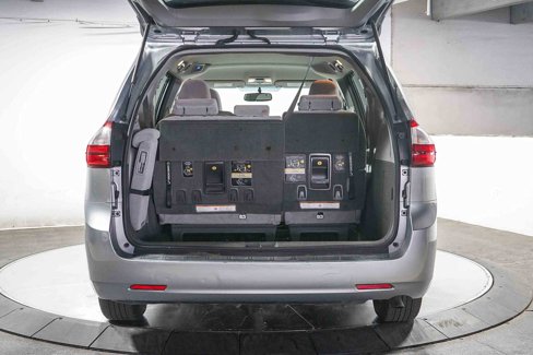 Used 2016 Toyota Sienna LE image 25