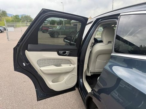 Used 2022 Volvo XC60 B5 Momentum image 17