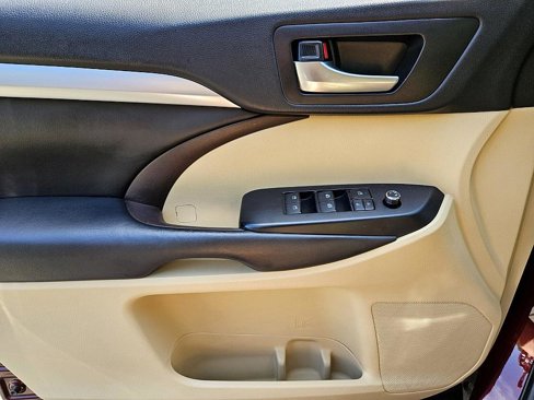 Used 2019 Toyota Highlander XLE image 30