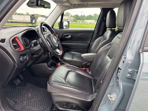 Used 2017 Jeep Renegade Trailhawk w/ Premium Trailhawk Package image 20