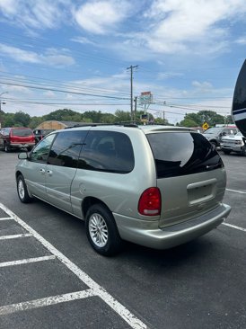 Used 1999 Chrysler Town & Country LX image 4
