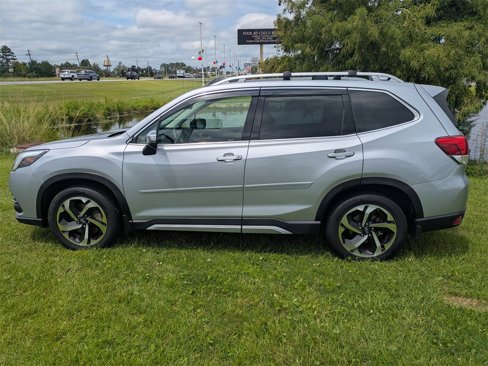 Used 2022 Subaru Forester Touring image 2