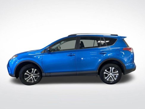 Used 2018 Toyota RAV4 LE image 10