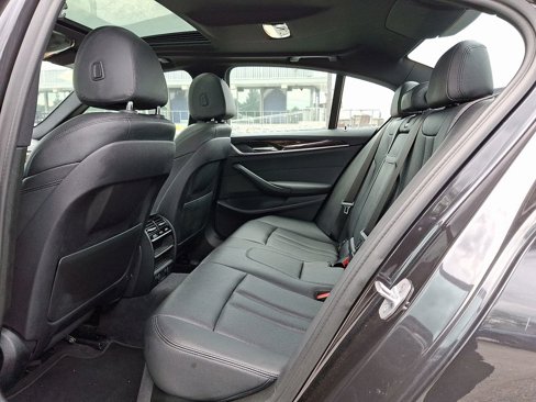 Used 2019 BMW 530i xDrive w/ Convenience Package image 9