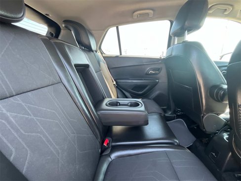 Used 2018 Chevrolet Trax LT w/ LT Convenience Package image 16