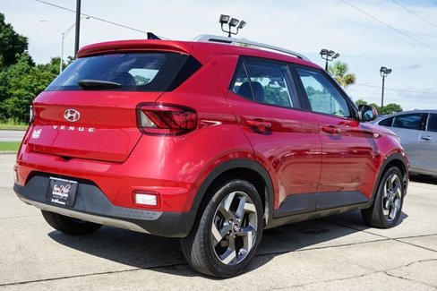 Used 2022 Hyundai Venue Limited image 4