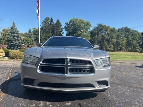 Used 2011 Dodge Charger SE image 2