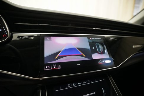 Used 2022 Audi Q8 Premium image 21