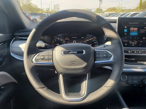 New 2025 Jeep Compass Limited image 15