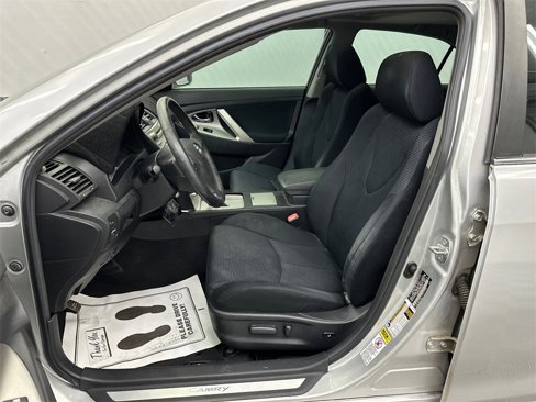 Used 2010 Toyota Camry image 9