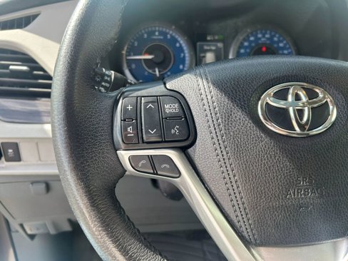 Used 2018 Toyota Sienna XLE image 17