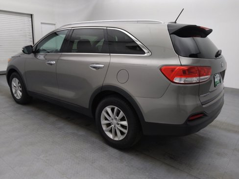 Used 2017 Kia Sorento LX image 3