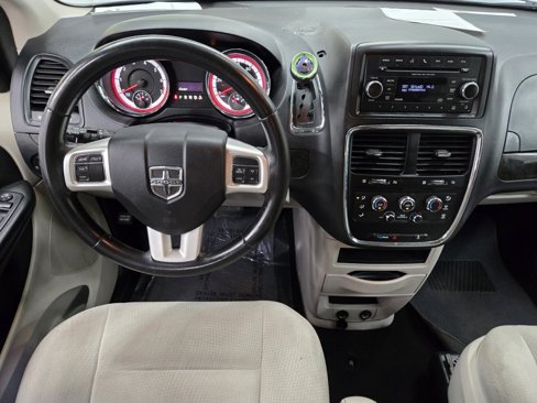Used 2017 Dodge Grand Caravan SE w/ UConnect Hands-Free Group image 10