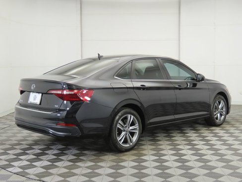 Certified 2024 Volkswagen Jetta SE image 6