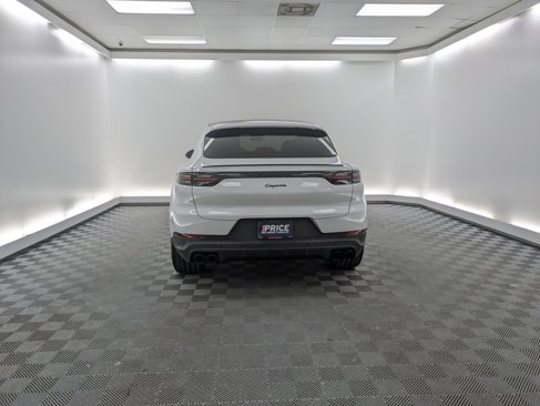 Certified 2022 Porsche Cayenne Coupe image 12
