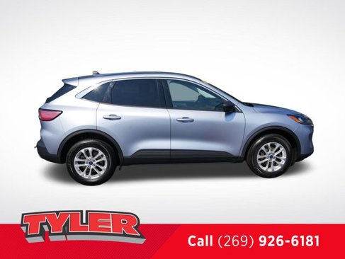 Used 2022 Ford Escape SE w/ Cold Weather Package image 9